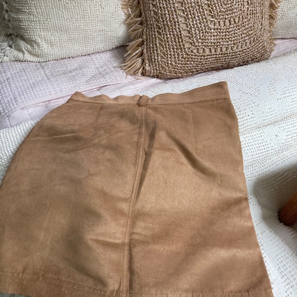 Banana Republic Factory's Portia Vegan Suede Skirt Color: Dark Camel Size: 4 - Picture 4 of 6